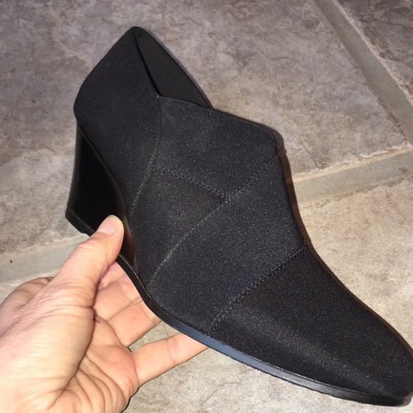 Metaphor Shoes - 👡   NWOT  Beautiful brand new black dress shoes